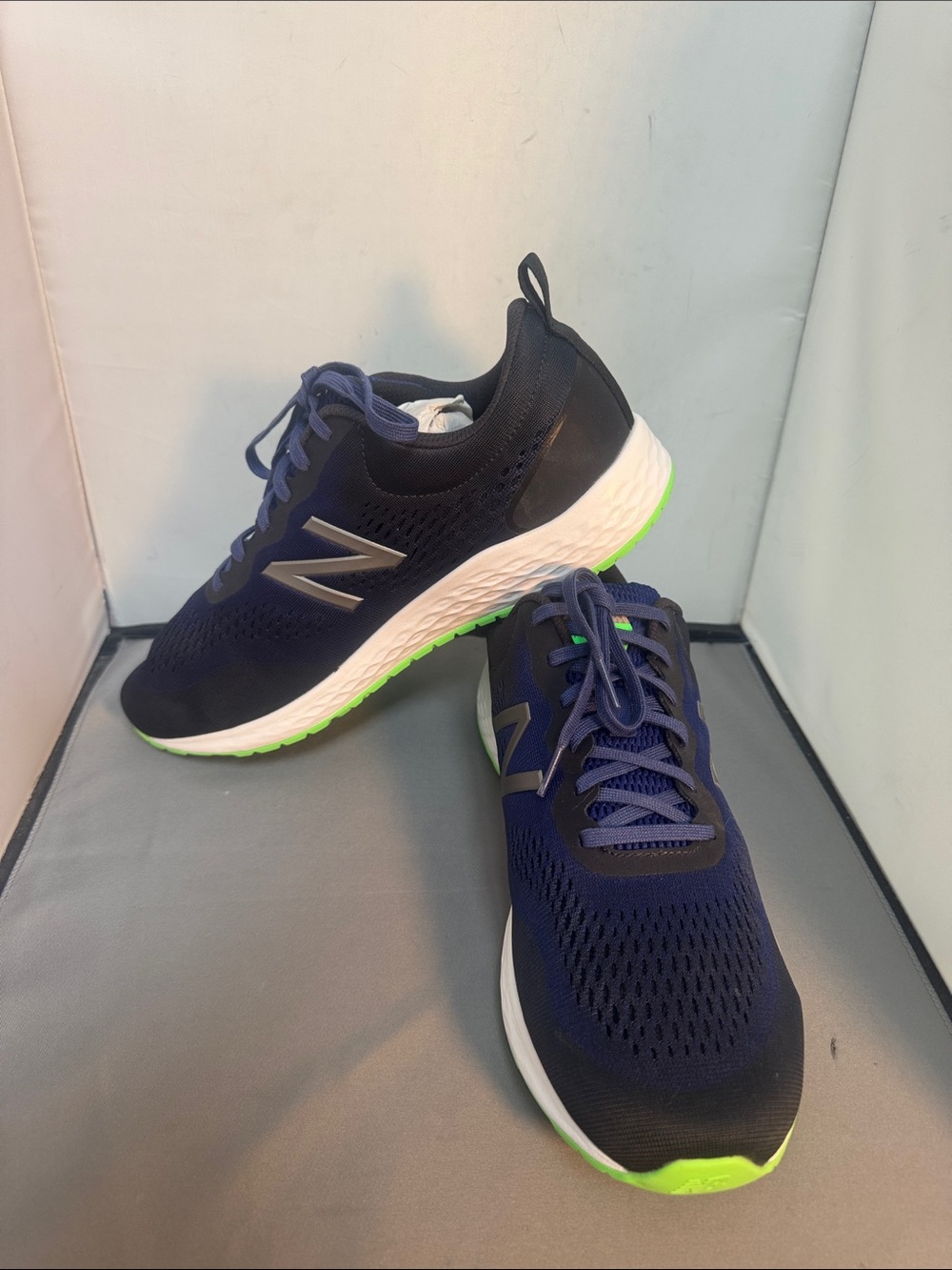 New Balance Fresh foam new Men's 10.5 Athletic Running Shoes.